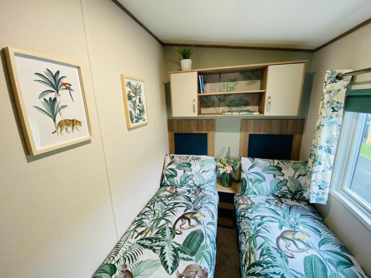 The Sanctuary Holiday Home - Escape The Ordinary Knaresborough Buitenkant foto